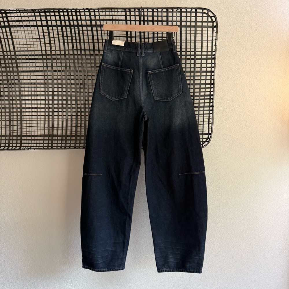 NWT Free People Bodie Arc Barrel Jeans in Dark Wash - Picture 9 of 10